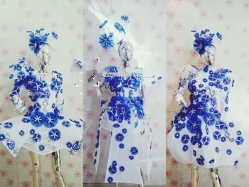 בסגנון סיני מוגזם יצירתי ביצועים בגדים כחול ולבן פורצלן נושא סטטי להציג מצעד סדרה